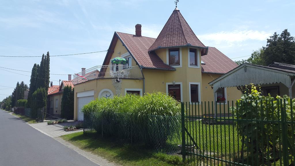 Hajas Família Kiadó Szobák Balatonmáriafürdő Kültér fotó